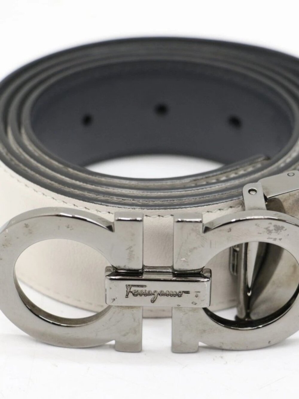 Salvatore Ferragamo Reversible Leather Gancini Belt 42" - White/Grey